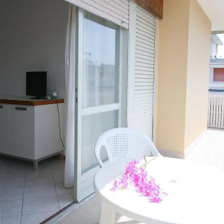 Enjoy Your Holidays From Our Magnificent Terrace דירה *